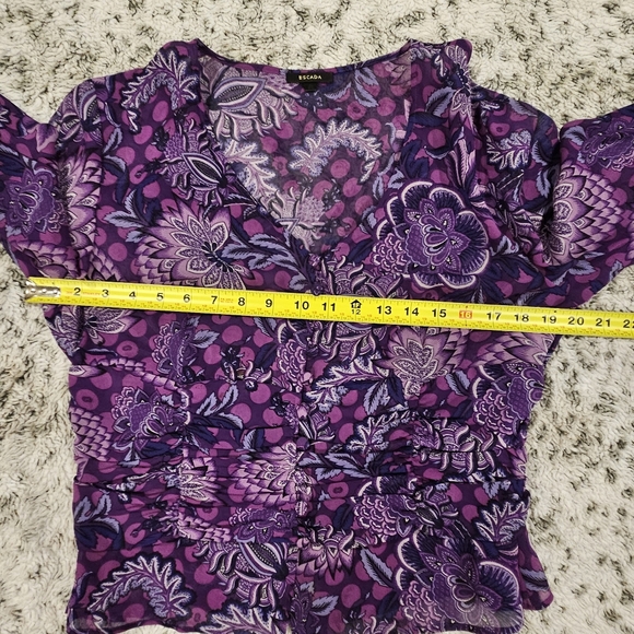 Escada SZ 42/L Stunning Purple Floral Long Bell Sleeve 100% Silk Blouse V-Neck - Picture 6 of 9